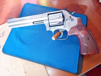 SMITH & WESSON MOD 686 PLUS LUXE CROSSE BOIS  357 MAGNUM